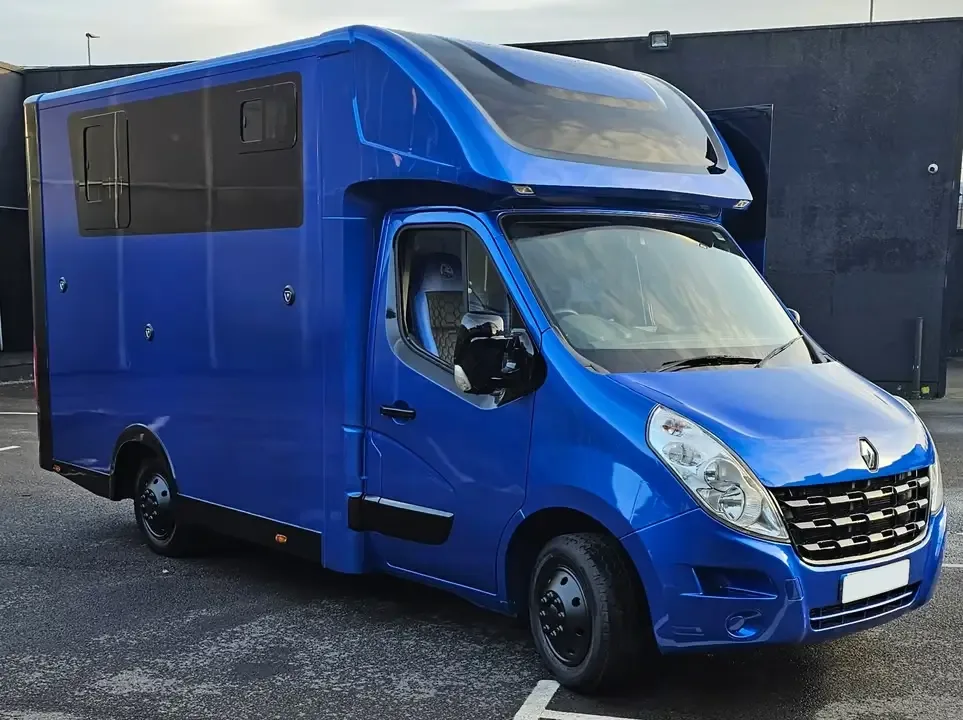 3.5t Sterling Pro Exec - 2014 Renault Master